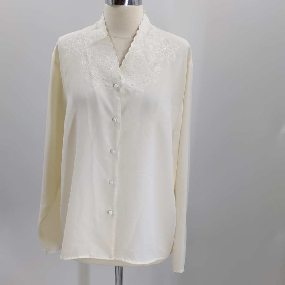 K.B. Lawrence embroidered v neck blouse-sz XL